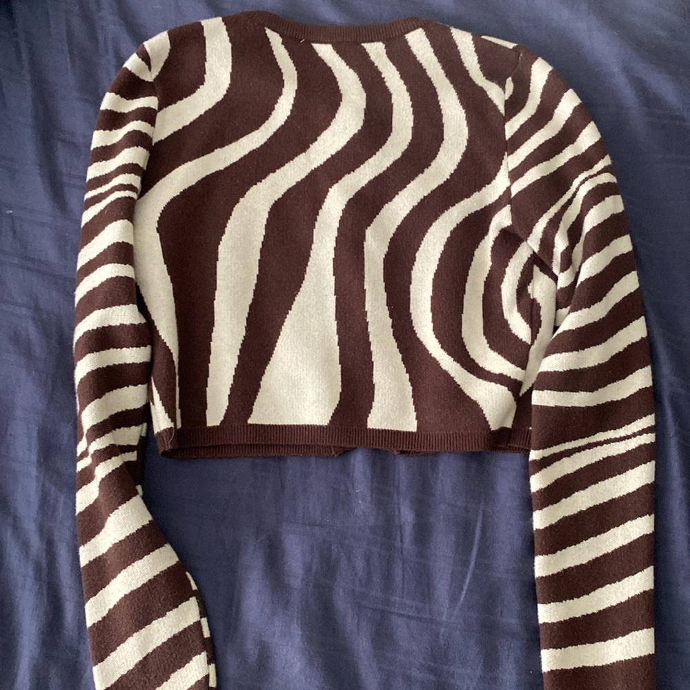 Bailey Rose Cropped Button-Up Cardigan - Small - Picture 7 of 11